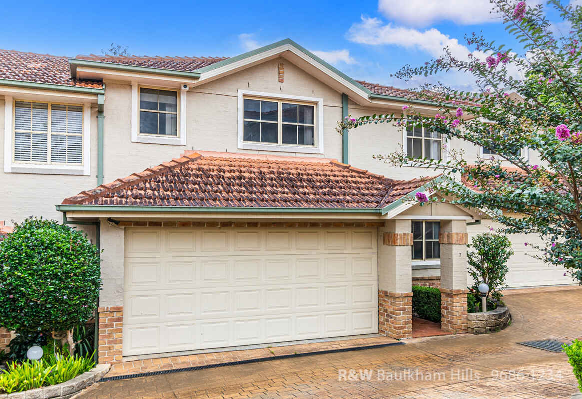THE IDEAL LOCATION - SMALL COMPLEX